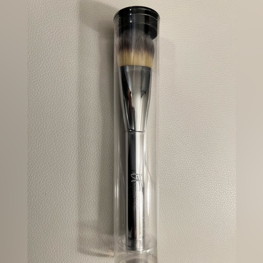 IT Cosmetics Heavenly Luxe Plush Paddle Foundation Brush, New